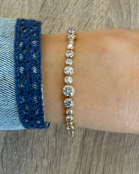 5.85 cttw graduated bezel round tennis bracelet