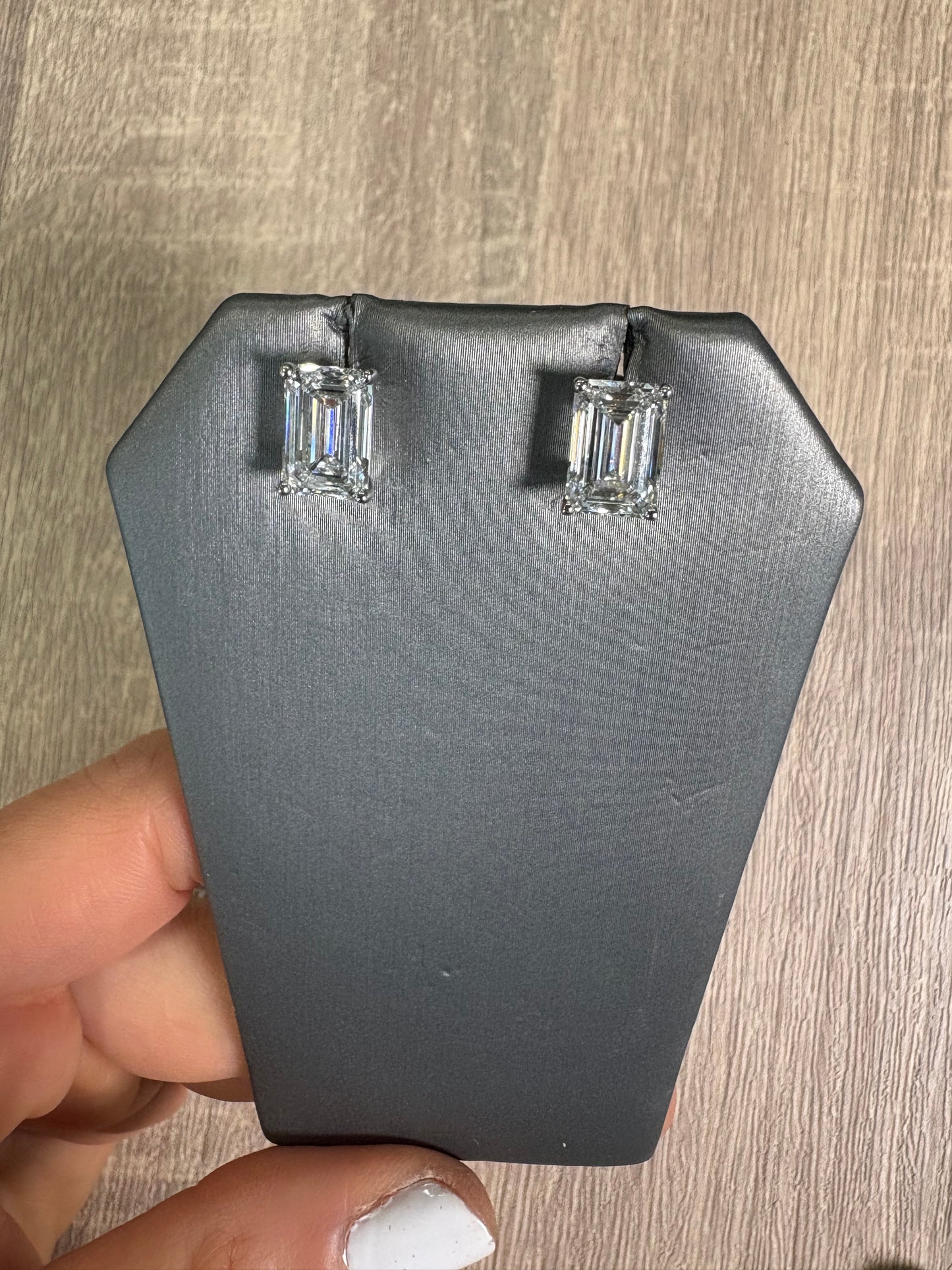 6 cttw Emerald Studs