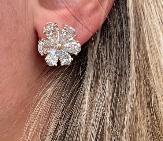 8 cttw yellow gold flower studs