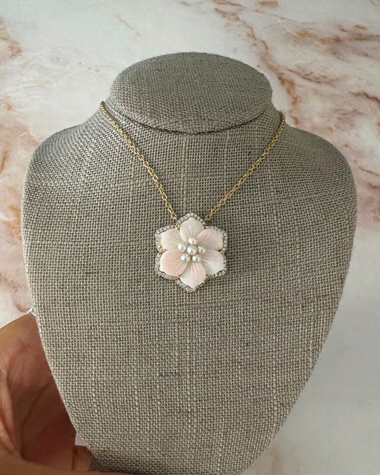 .23 cttw pearl flower with halo and pearl center