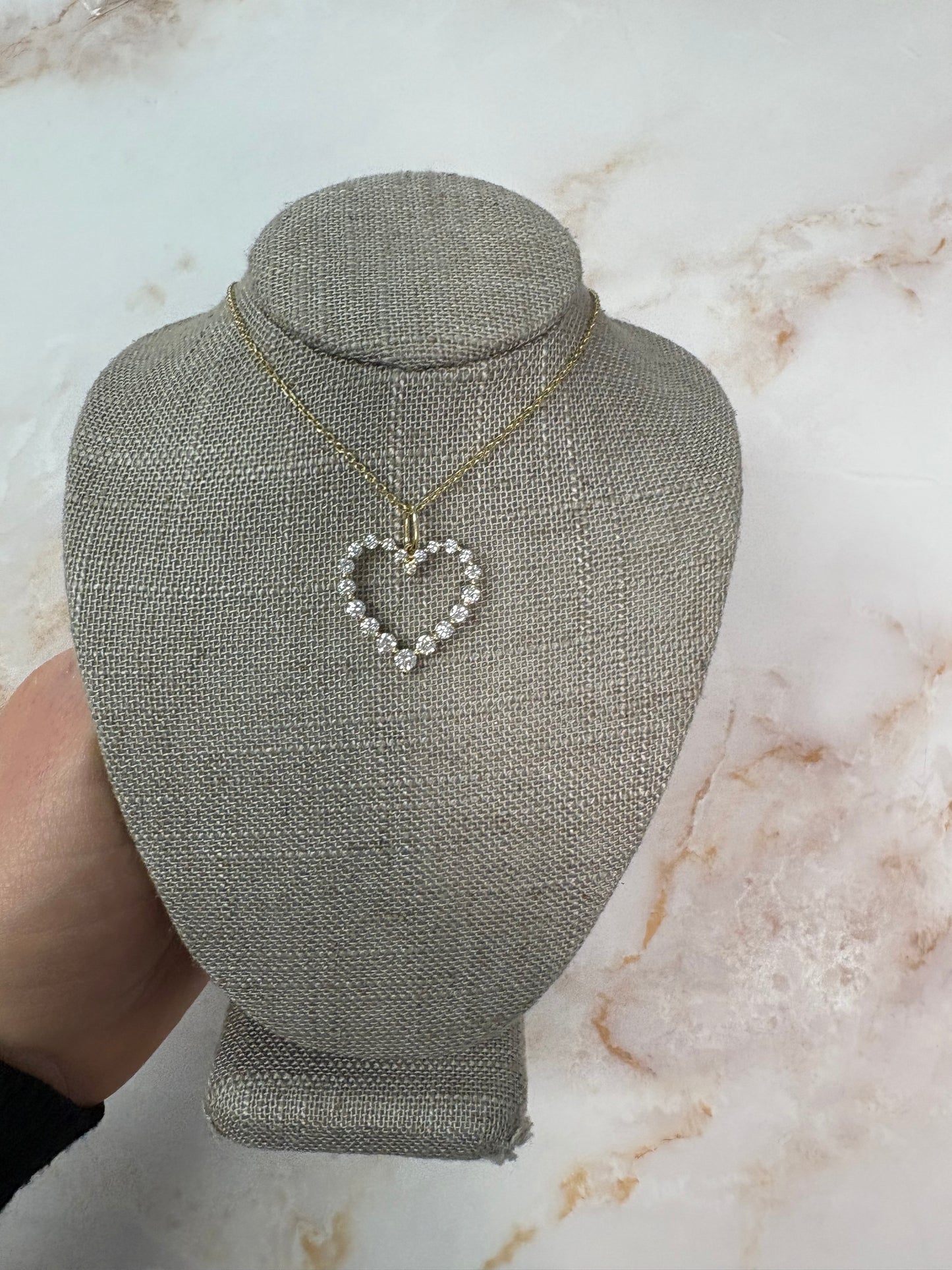 1 cttw heart outline necklace