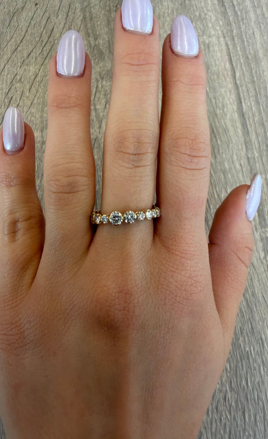 2 cttw graduated yellow gold round eternity band