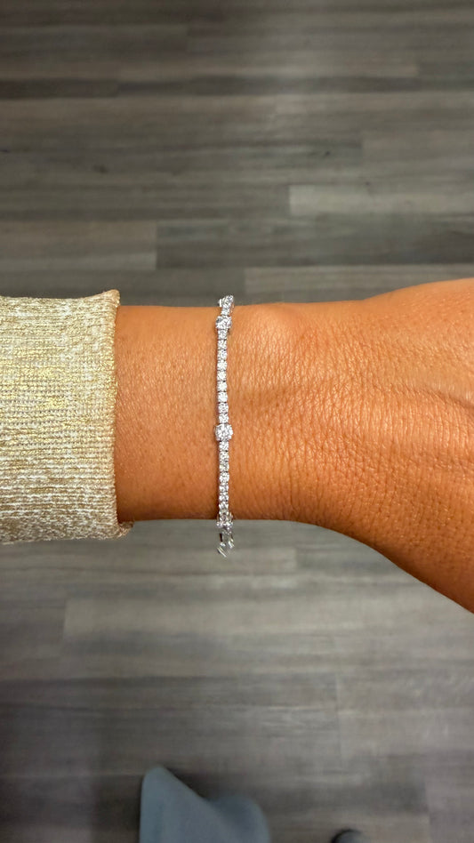 3.65 cttw tennis bracelet with round stations