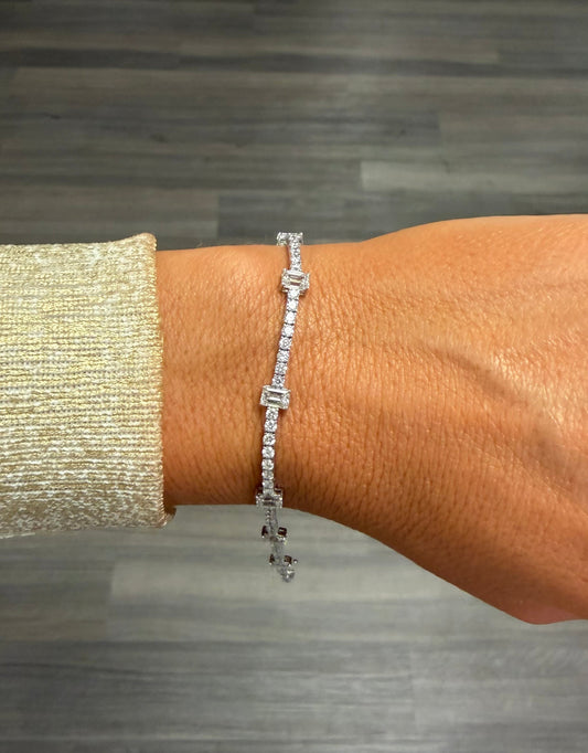 5.68 cttw tennis bracelet with emerald stations