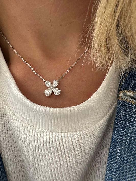 1.5 cttw Flower Necklace