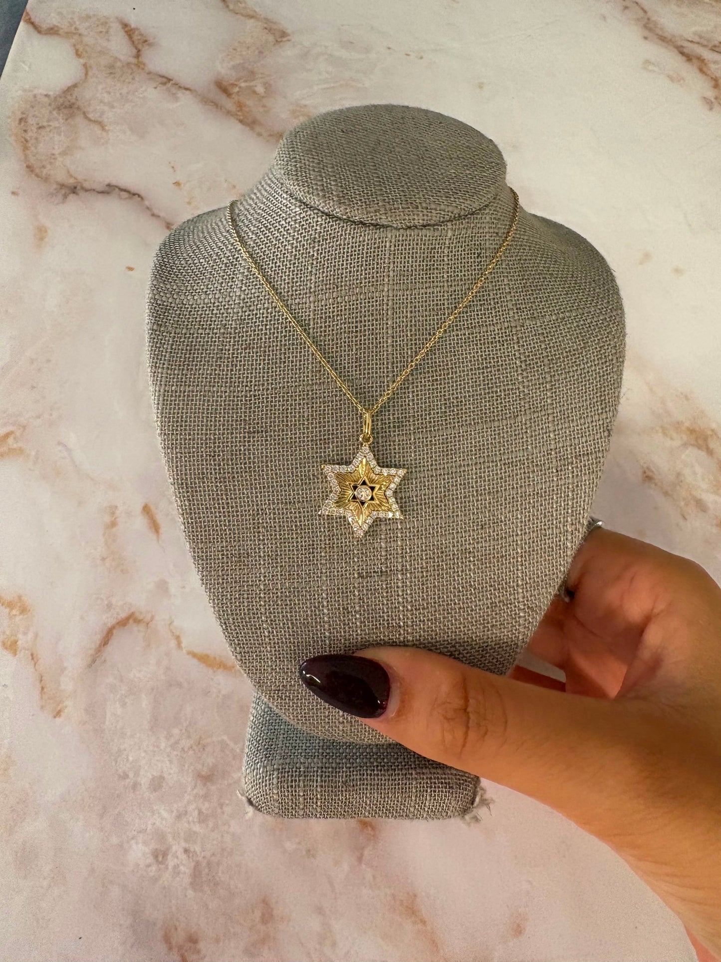 .5 cttw gold Magen David necklace
