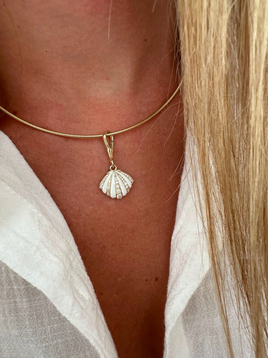 .25 cttw seashell charm (no chain)