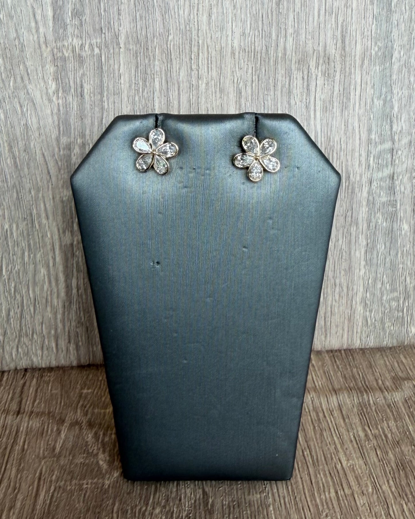 1.32 cttw bezel flower studs