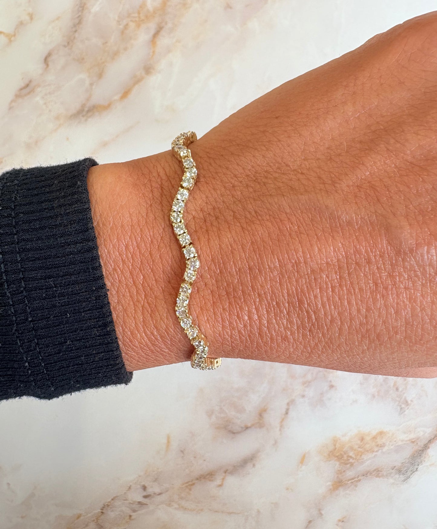 4 cttw yellow gold wavy bangle