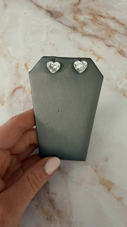 6 cttw white gold bezel heart studs