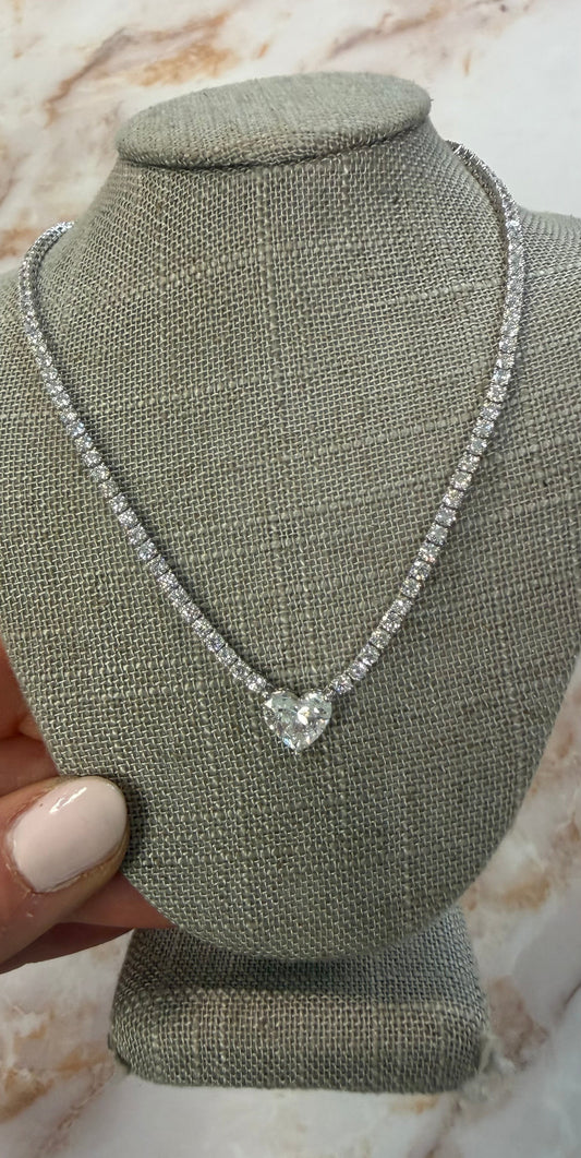 10 cttw tennis necklace with heart center