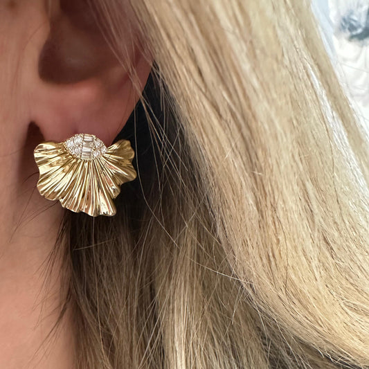 .46 cttw Yellow Gold Seashell Earrings