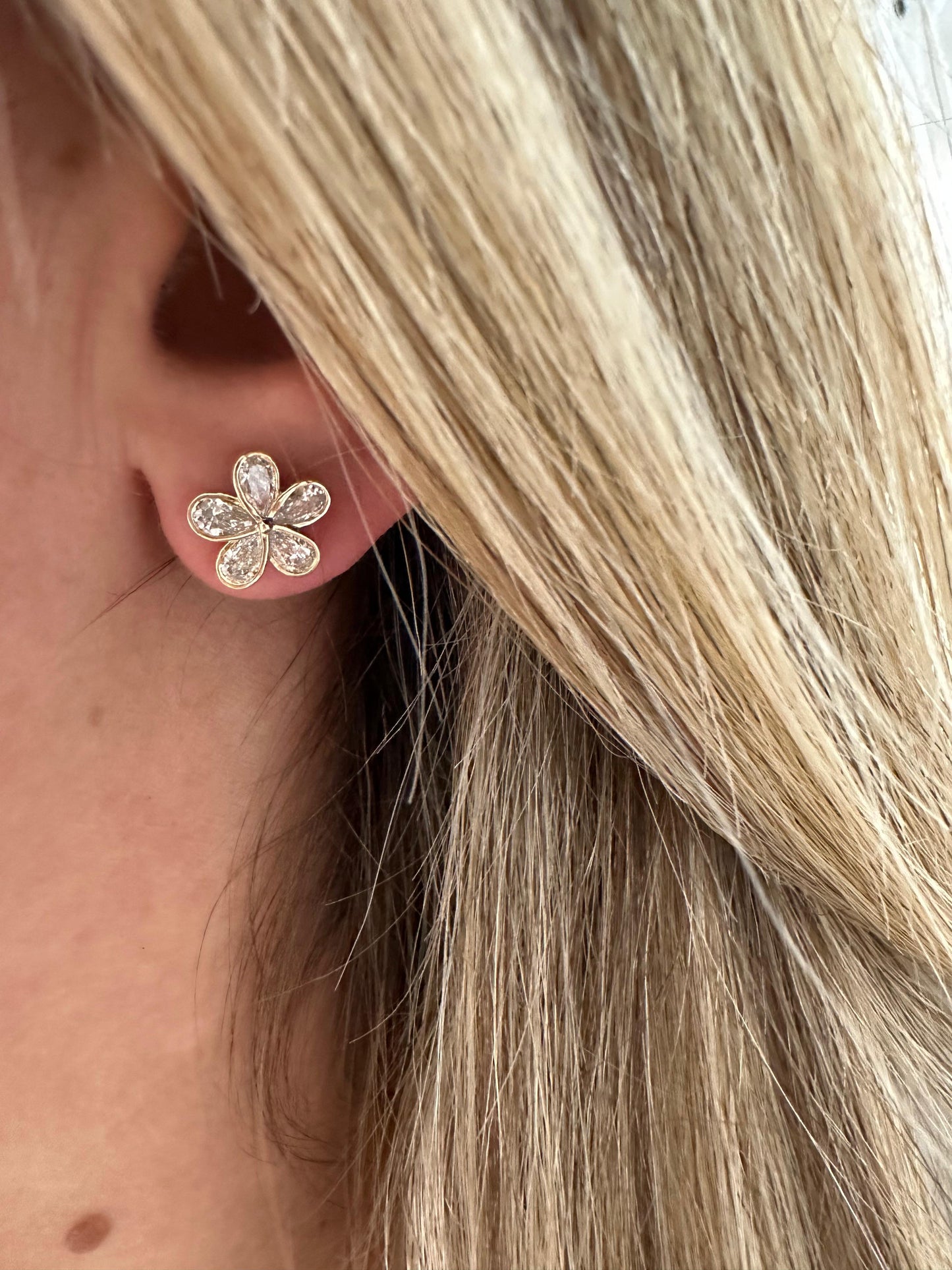 1.32 cttw bezel flower studs